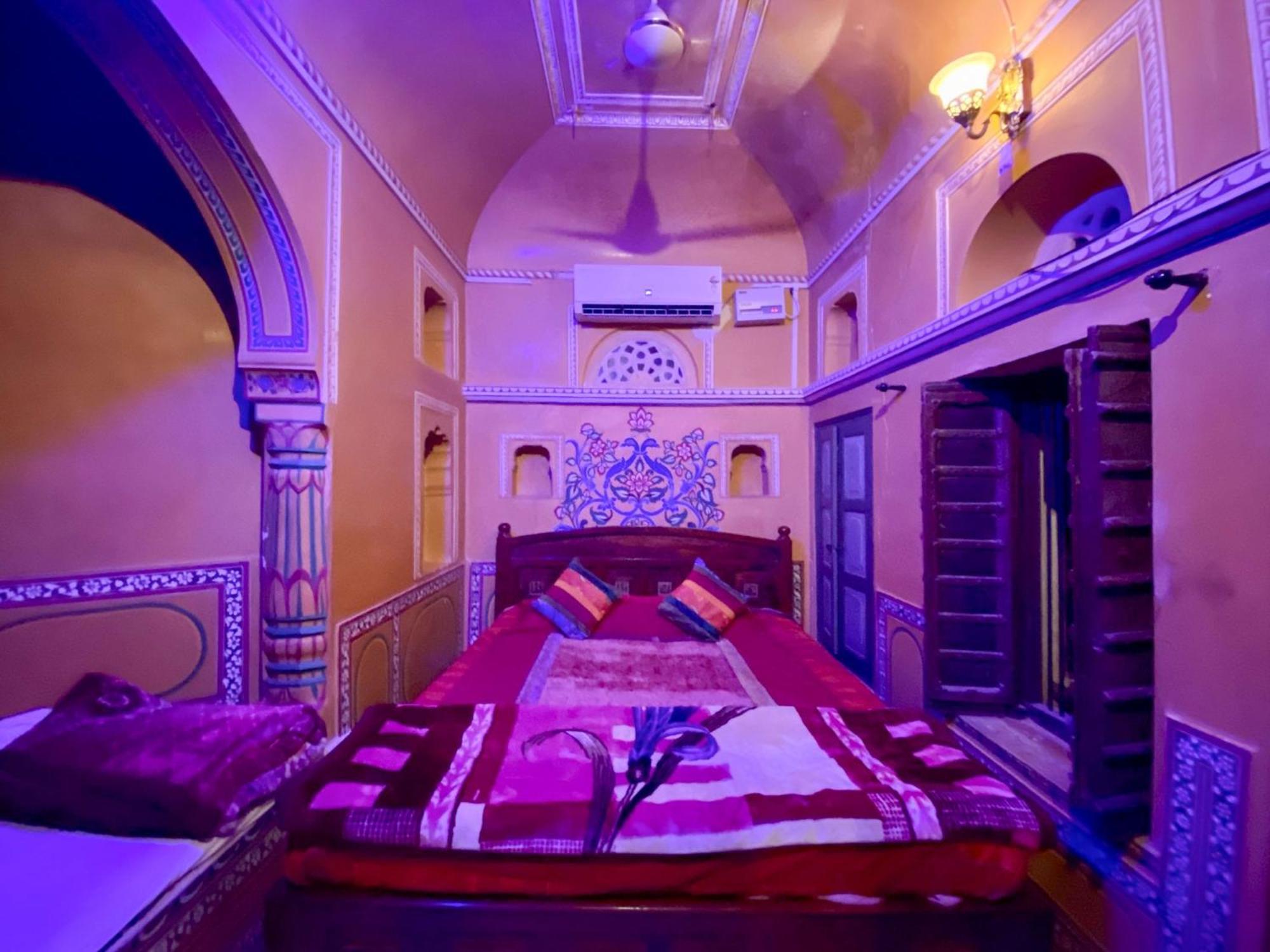 Hotel Mandawa Haveli Bagian luar foto