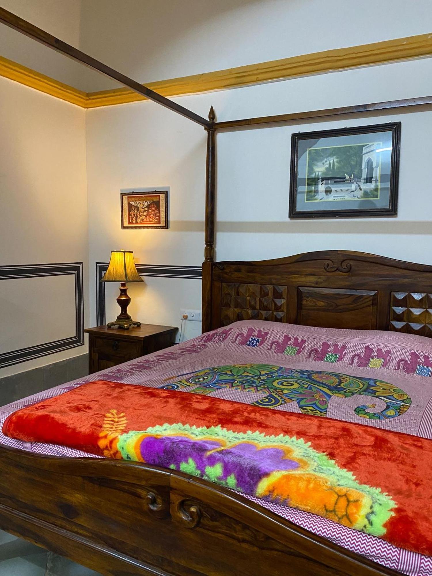 Hotel Mandawa Haveli Bagian luar foto