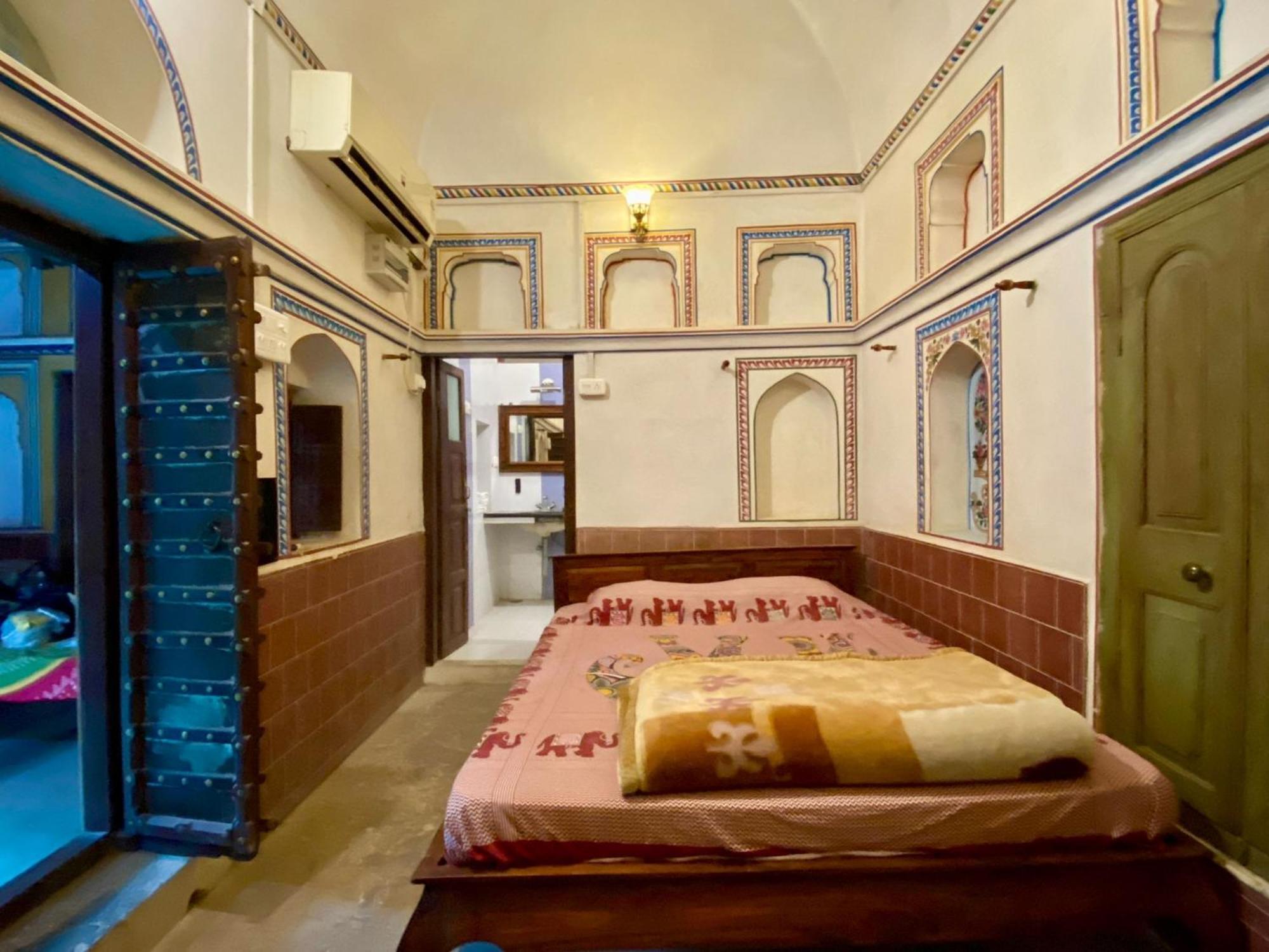 Hotel Mandawa Haveli Bagian luar foto