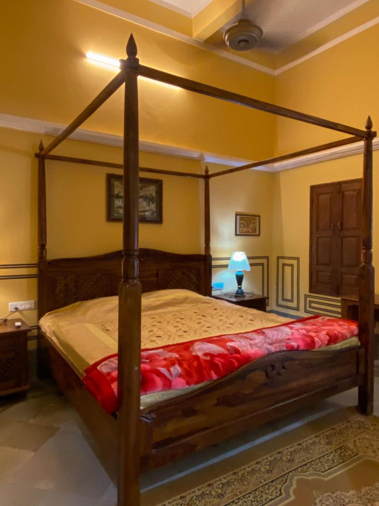 Hotel Mandawa Haveli Bagian luar foto