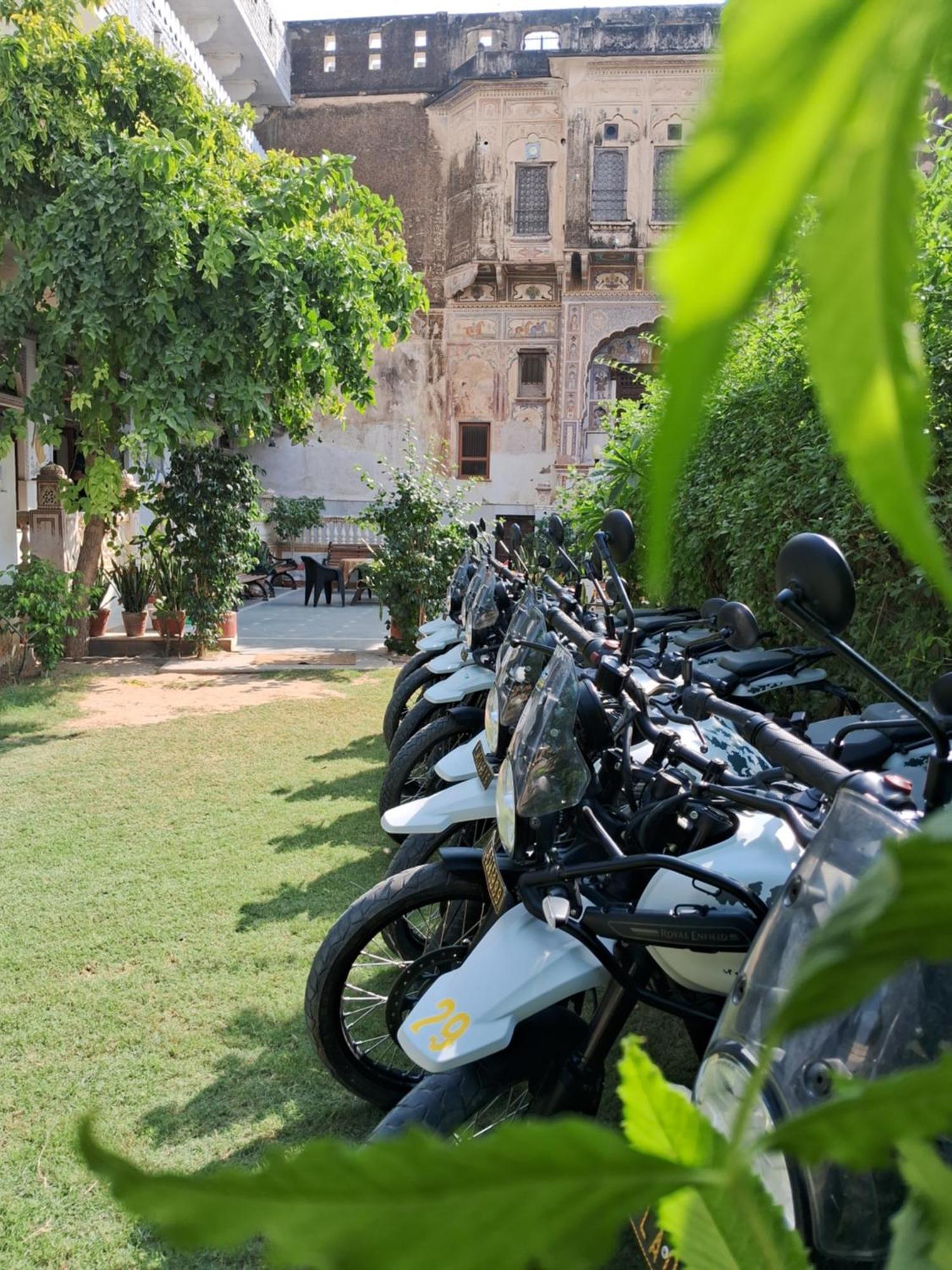 Hotel Mandawa Haveli Bagian luar foto